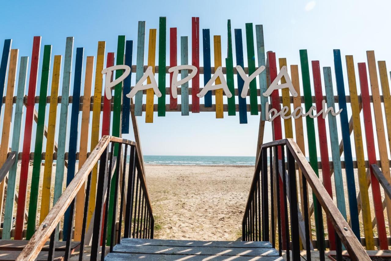 Summer Waves Mamaia Nord Năvodari Eksteriør billede