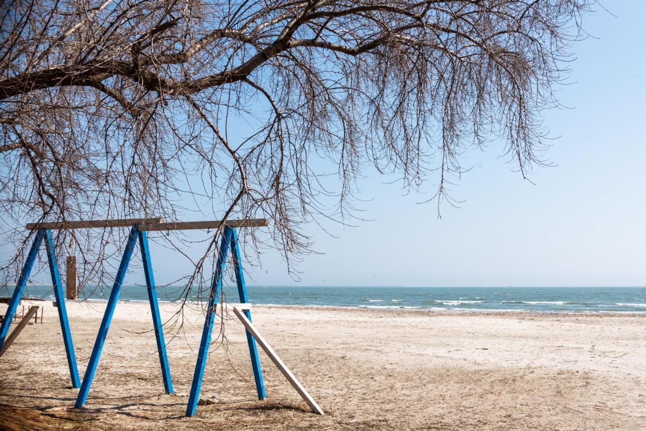 Summer Waves Mamaia Nord Năvodari Eksteriør billede